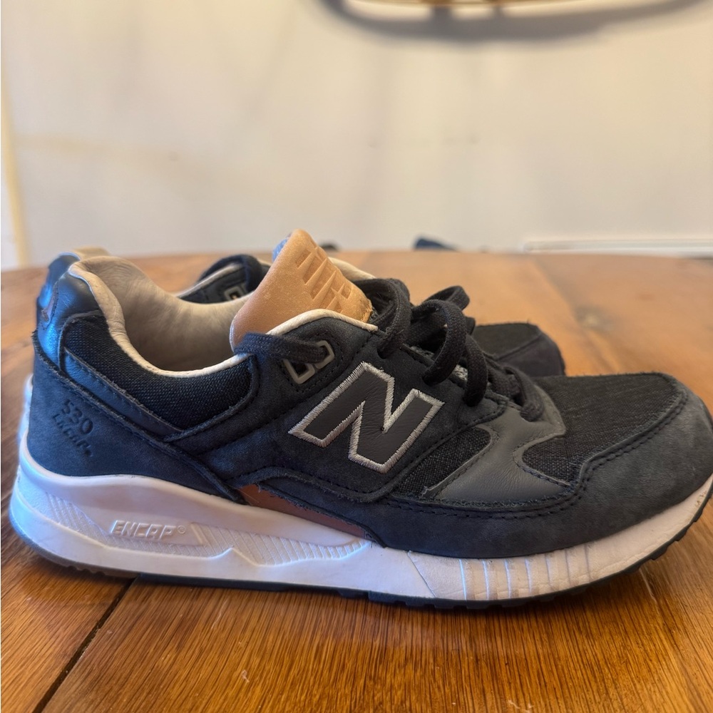 Like New Women’s New Balance Navy and Tan Sneakers